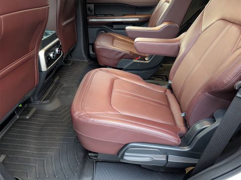 Used 2022 Ford Expedition Limited image 30