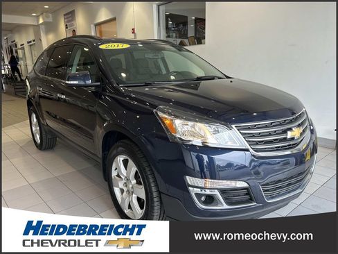 Used 2017 Chevrolet Traverse LT w/ Style and Technology Package FWD image 1