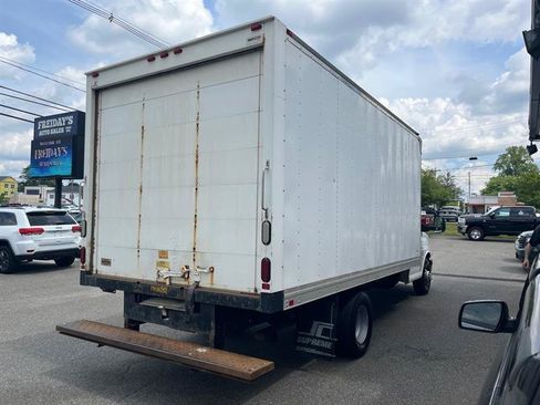 Used 2016 Chevrolet Express 3500 Extended RWD image 3