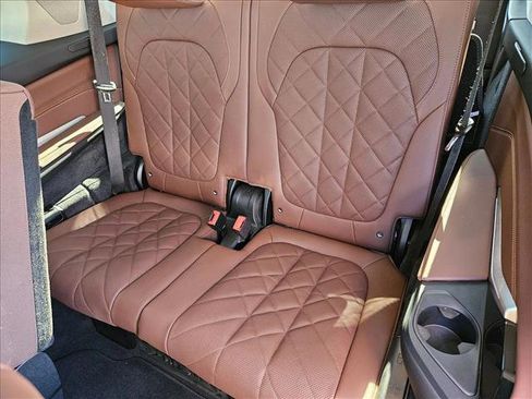 Used 2025 BMW X7 xDrive40i w/ Premium Package image 18