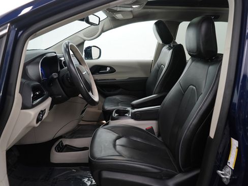 Used 2020 Chrysler Pacifica Limited w/ 8-pass Seating Package image 15