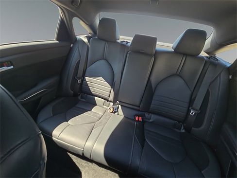 Used 2019 Toyota Avalon Touring image 16