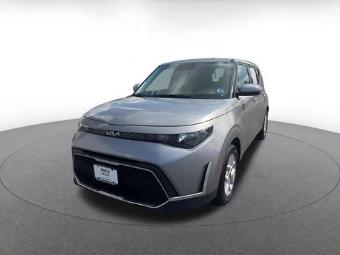 Used 2025 Kia Soul LX w/ LX Technology Package FWD image 7
