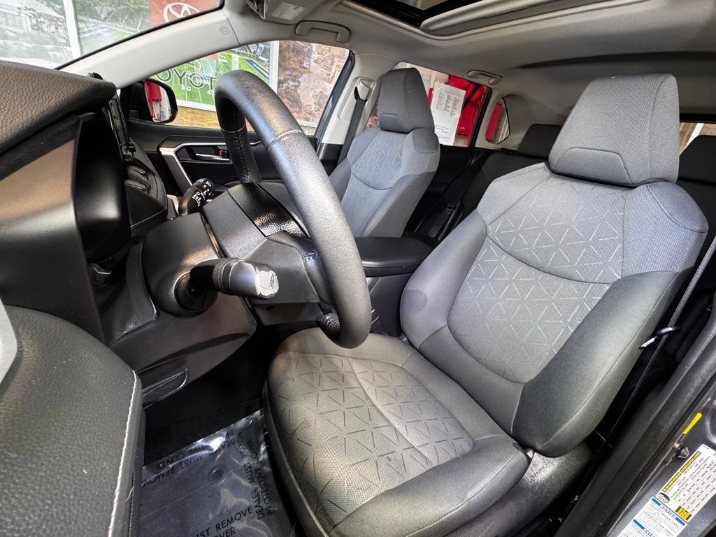 Certified 2021 Toyota RAV4 XLE w/ Convenience Package AWD/4WD image 25
