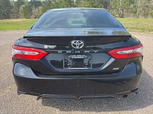 Used 2018 Toyota Camry SE image 8