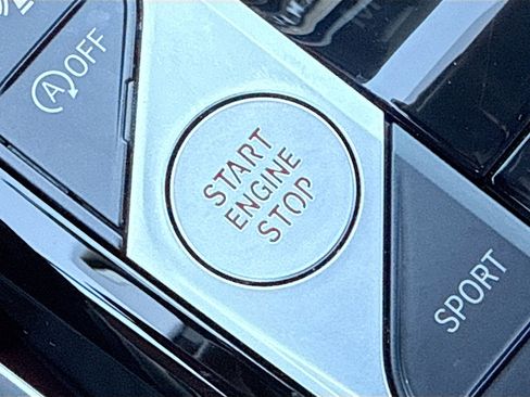 Used 2023 BMW 330i Sedan w/ Premium Package image 36