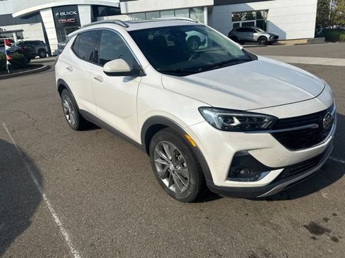 Used 2020 Buick Encore GX Essence w/ Experience Buick Package FWD image 2