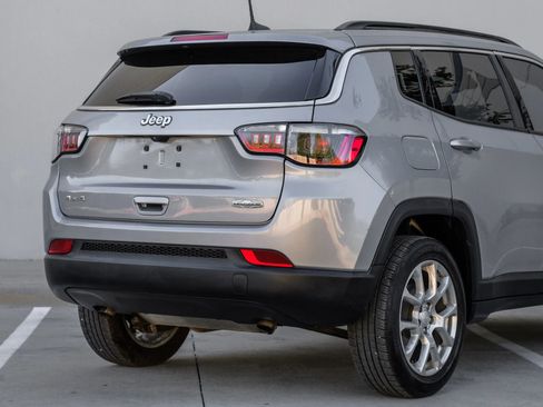 Used 2023 Jeep Compass Latitude w/ Sun and Sound Group AWD/4WD image 6