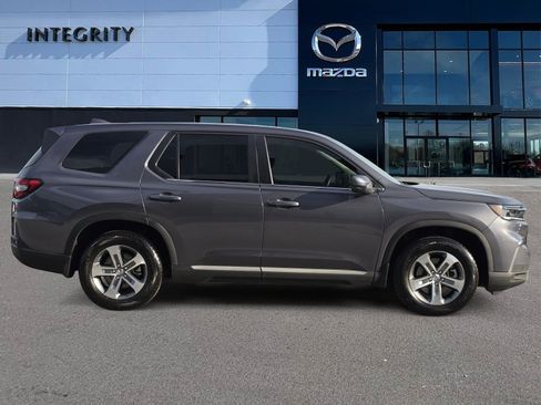Used 2025 Honda Pilot EX-L image 3