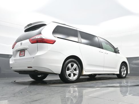 Used 2020 Toyota Sienna LE image 32