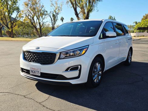 Used 2020 Kia Sedona LX image 3