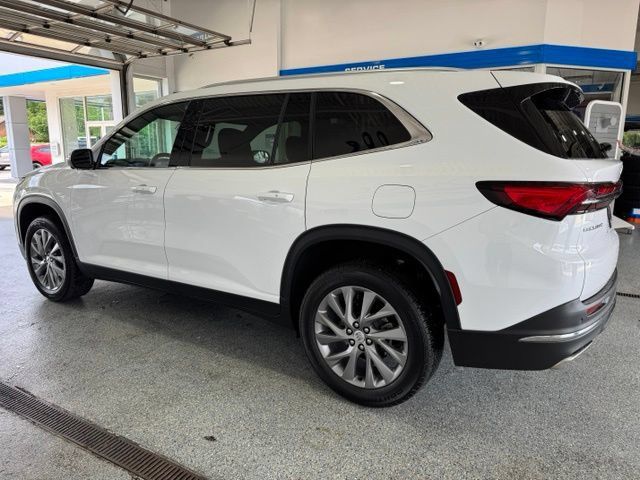 Used 2025 Buick Enclave Preferred FWD image 5