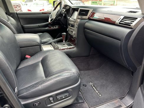 Used 2014 Lexus LX 570 4WD image 29