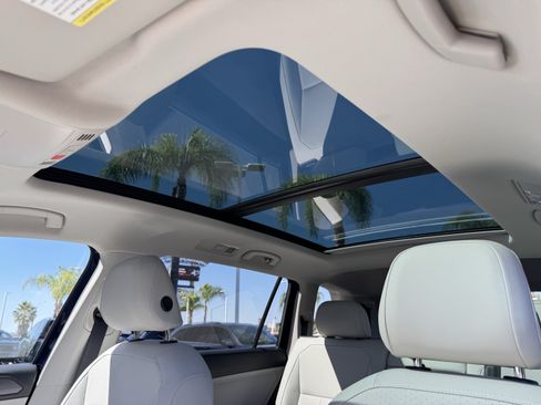 Certified 2023 Volkswagen Tiguan SE w/ Panoramic Sunroof Package FWD image 26