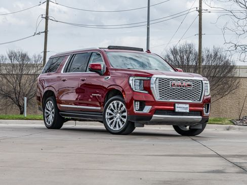 Used 2024 GMC Yukon XL Denali w/ Advanced Technology Package image 2