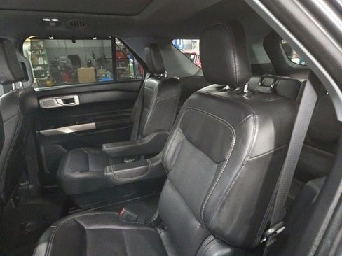 Used 2022 Ford Explorer Limited w/ Limited Technology Package image 49
