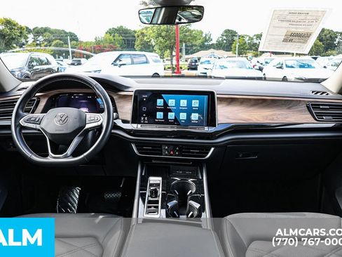 Used 2025 Volkswagen Atlas SE FWD image 31