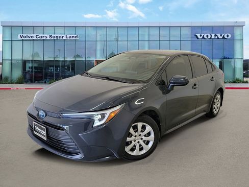 Used 2023 Toyota Corolla LE image 1