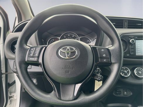 Used 2018 Toyota Yaris L image 12