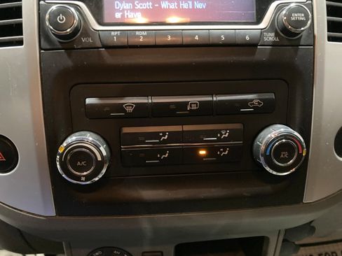 Used 2015 Nissan Frontier SV image 28