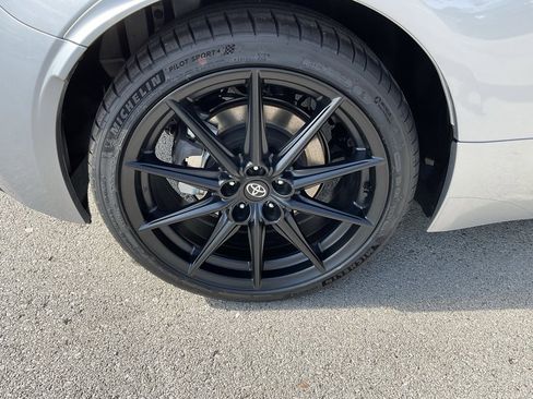 New 2025 Toyota GR86 Premium image 6