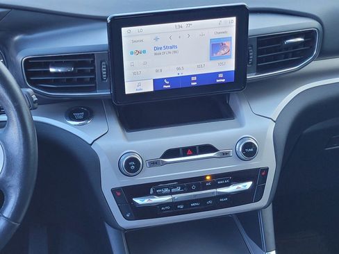 Used 2023 Ford Explorer XLT w/ Equipment Group 202A image 13