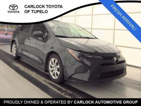 Used 2025 Toyota Corolla LE FWD image 3