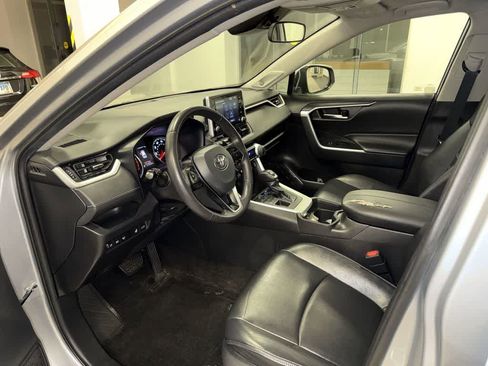 Used 2021 Toyota RAV4 XLE Premium AWD/4WD image 30