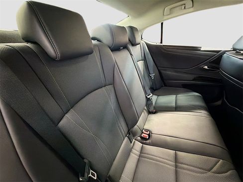 Used 2024 Lexus ES 300h w/ Accessory Package (Z2) image 28