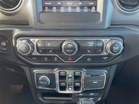Used 2022 Jeep Gladiator Willys image 22