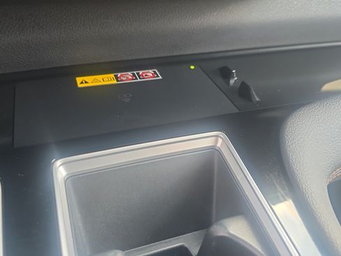 Used 2025 Toyota Sienna Platinum AWD/4WD image 29