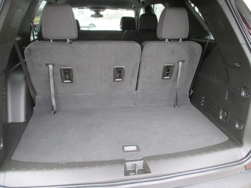 Used 2023 Chevrolet Traverse LT image 10