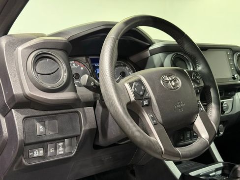 Used 2022 Toyota Tacoma TRD Off-Road w/ Technology Package image 16