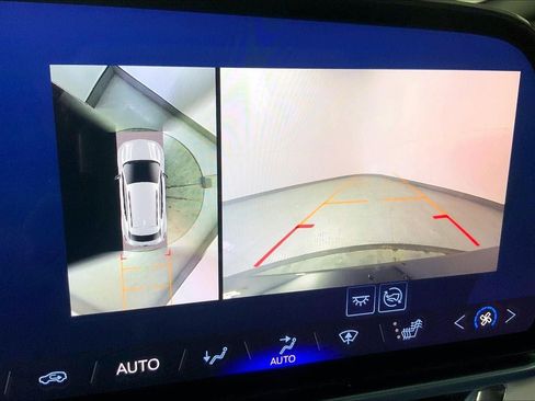 Used 2025 Chevrolet Equinox EV LT FWD image 21