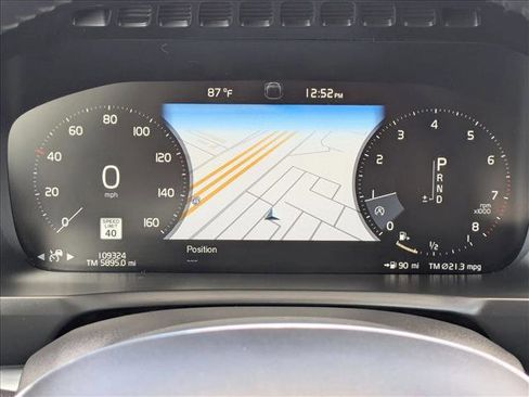 Used 2018 Volvo XC90 T6 Momentum w/ Convenience Package image 10