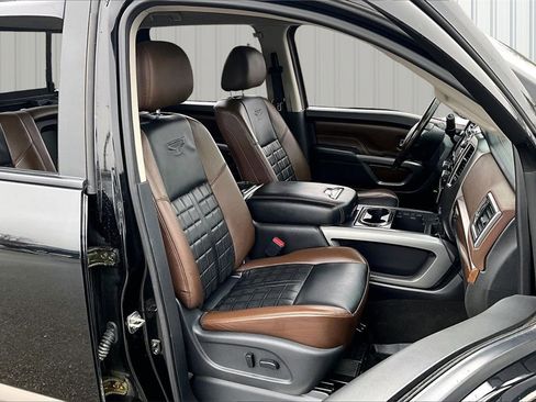 Used 2018 Nissan Titan Platinum Reserve image 29