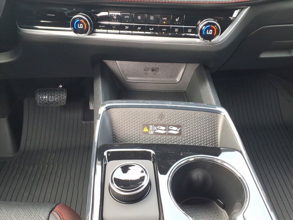 New 2027 Chevrolet Equinox RS w/ LPO, Floor Liner Package FWD image 21