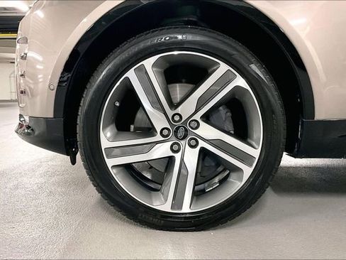 Certified 2021 Land Rover Discovery HSE R-Dynamic image 8