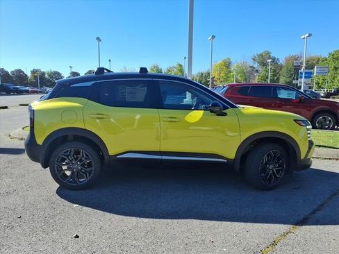 New 2026 Nissan Kicks SR FWD image 2
