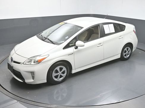 Used 2014 Toyota Prius Two FWD image 40