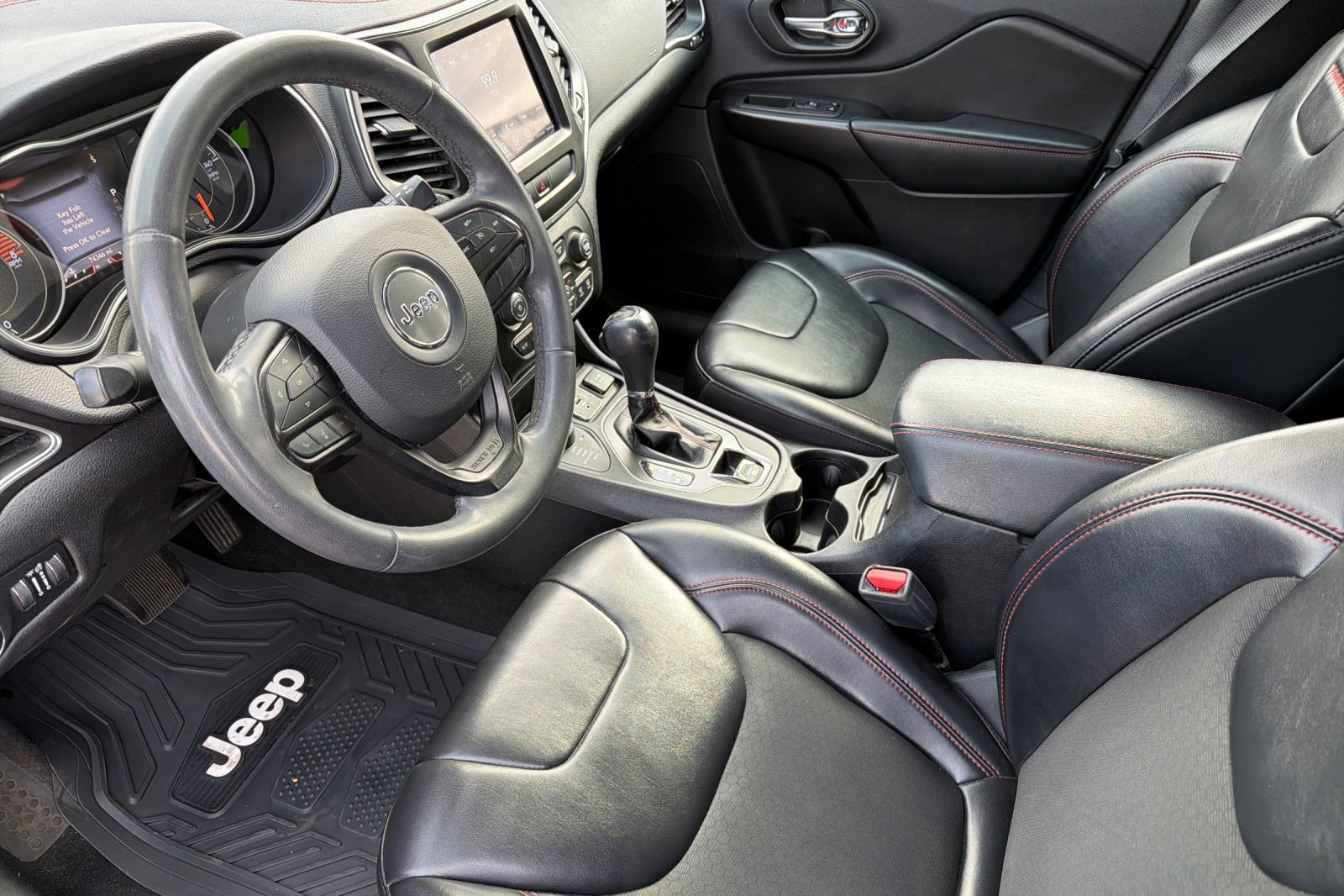 Used 2020 Jeep Cherokee Trailhawk AWD/4WD image 7