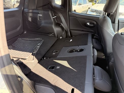 Certified 2022 Jeep Renegade Limited AWD/4WD image 19