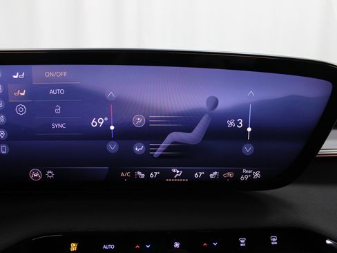 Used 2025 Buick Enclave Sport Touring image 43