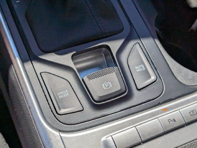 Used 2025 Kia Carnival LX FWD image 20
