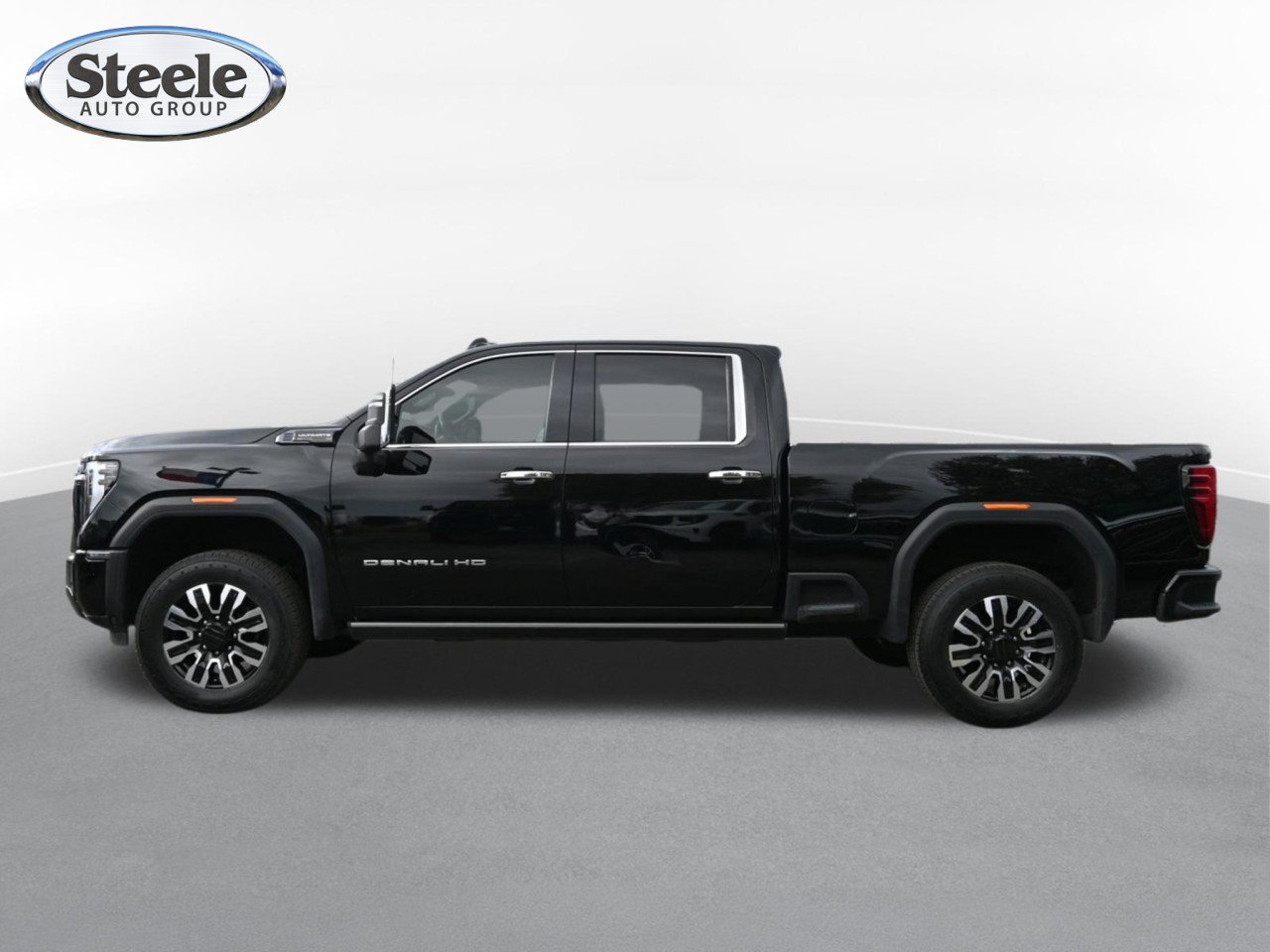 Used 2024 GMC Sierra 2500 Denali Ultimate AWD/4WD image 4