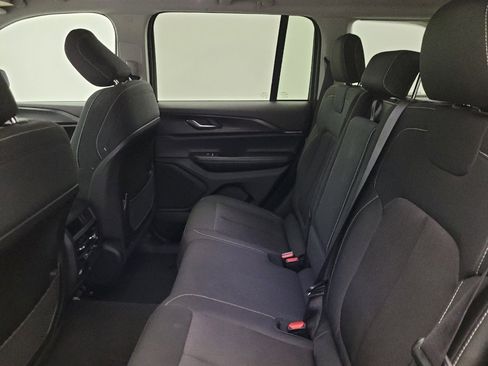 Used 2024 Jeep Grand Cherokee Laredo RWD image 18