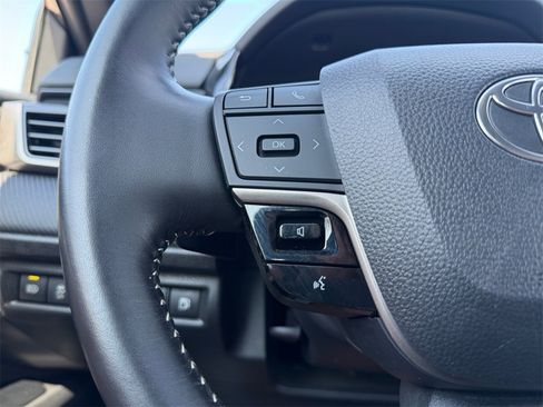 Used 2025 Toyota Camry SE image 24