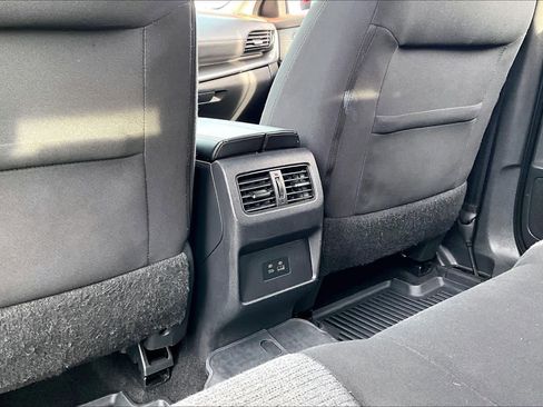 Used 2021 Nissan Rogue SV image 34