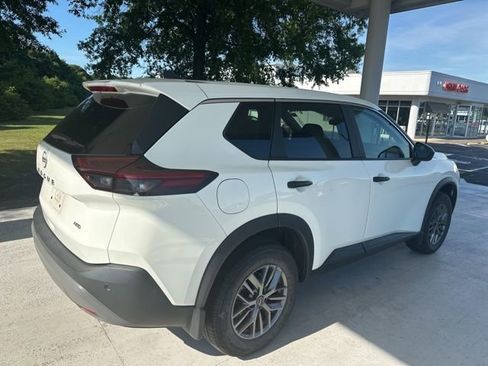Used 2023 Nissan Rogue S AWD/4WD image 3