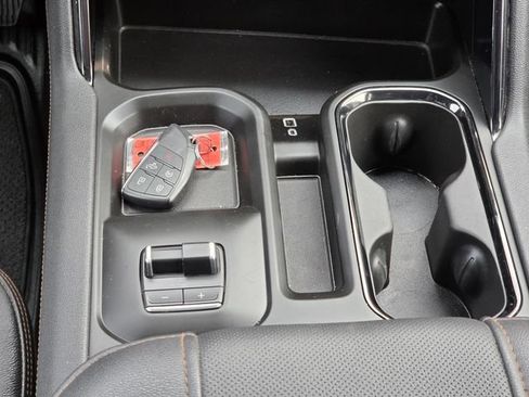 Used 2024 GMC Sierra 2500 AT4 w/ AT4 Preferred Package AWD/4WD image 17